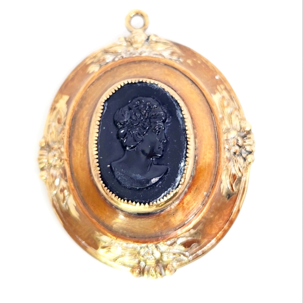 Coro Lady Cameo Vintage 1940s Gold Tone Oval Locket Pendant w Old Photo